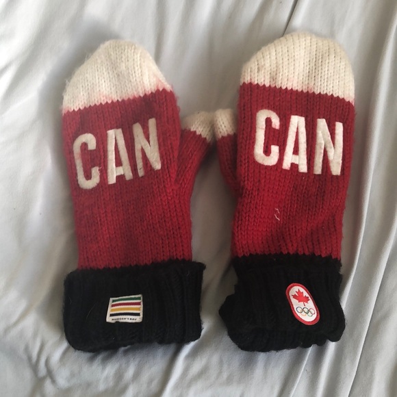 Hudson Bay Red Mittens - Picture 1 of 6